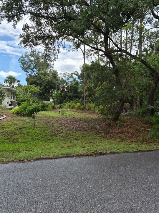 На продажу: $18,000 (0.23 acres)