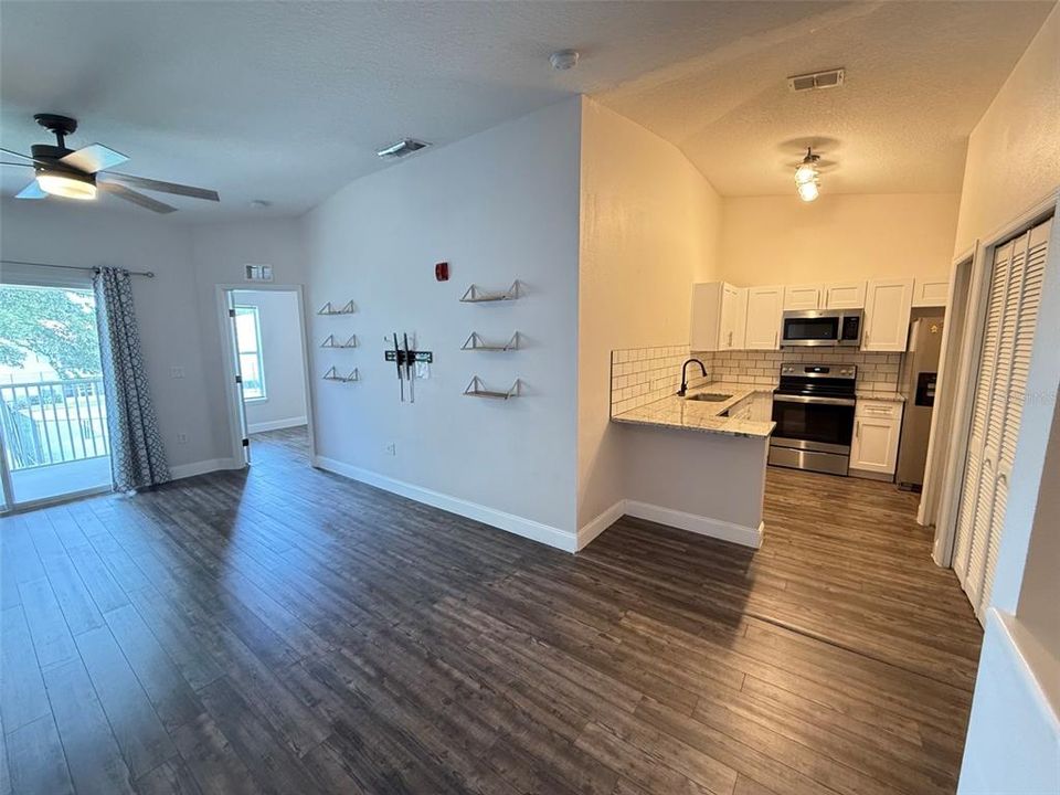 For Rent: $1,995 (3 beds, 2 baths, 1222 Square Feet)