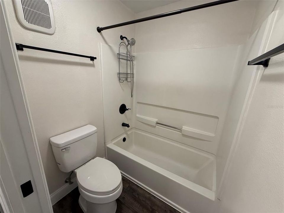 For Rent: $1,995 (3 beds, 2 baths, 1222 Square Feet)
