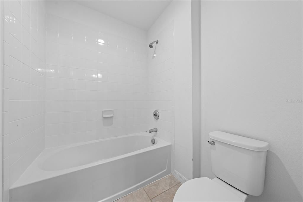 На продажу: $339,900 (4 спален, 2 ванн, 1876 Квадратных фут)