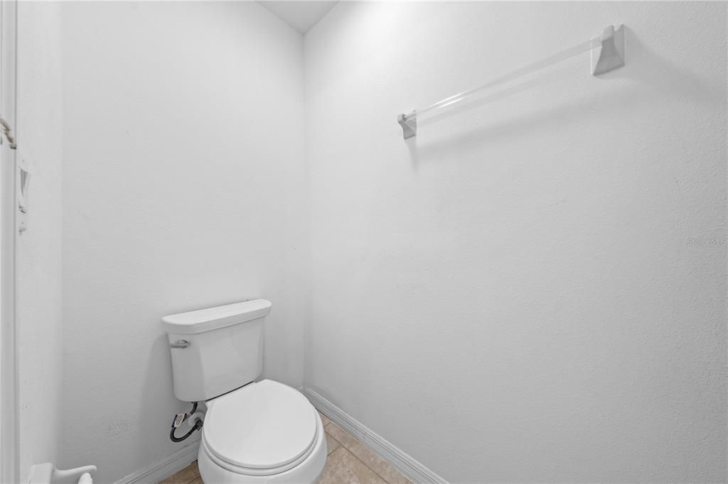 На продажу: $339,900 (4 спален, 2 ванн, 1876 Квадратных фут)