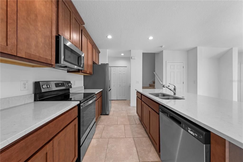 На продажу: $339,900 (4 спален, 2 ванн, 1876 Квадратных фут)