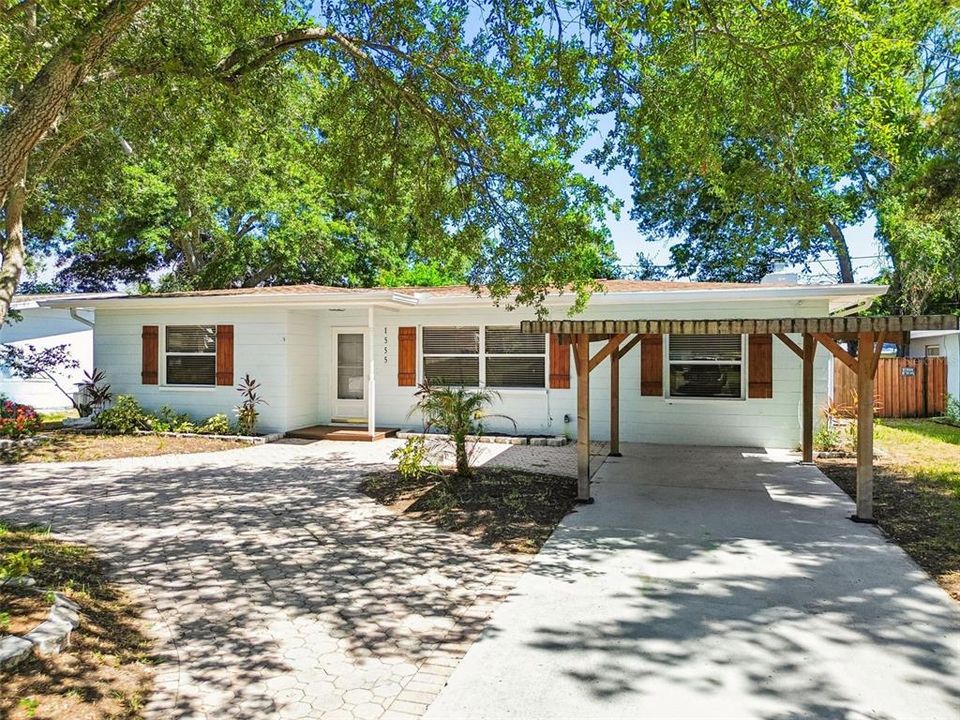For Sale: $575,000 (4 beds, 2 baths, 1799 Square Feet)