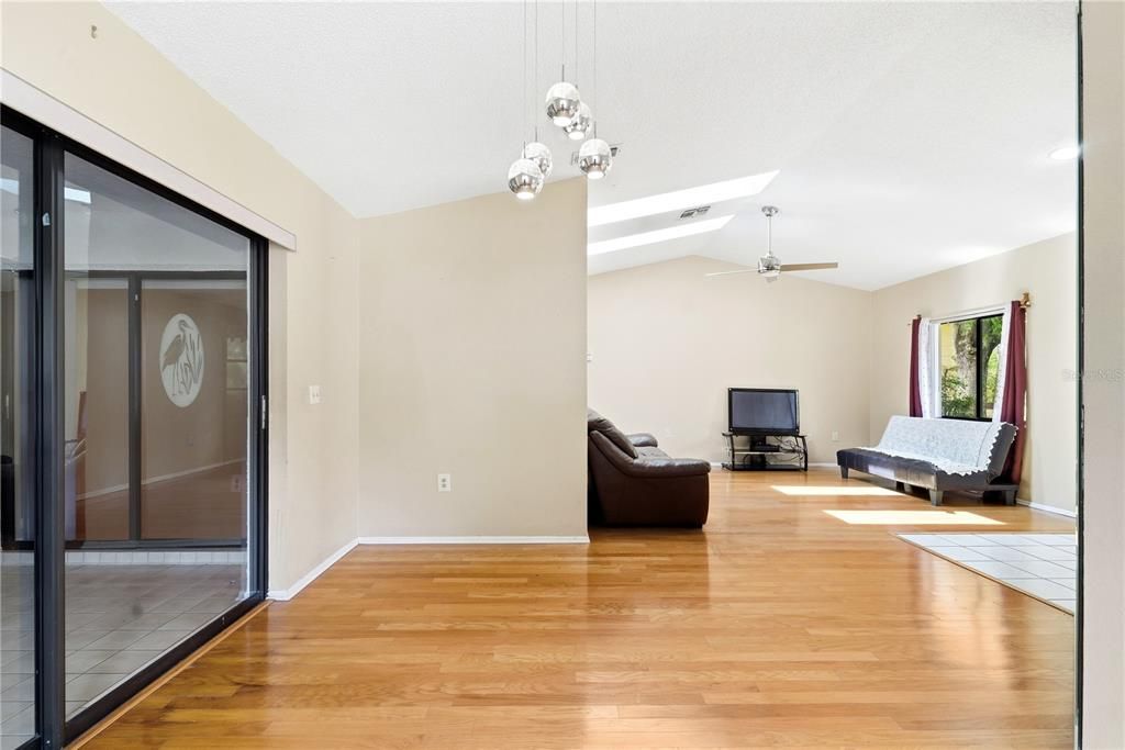 For Sale: $195,000 (2 beds, 2 baths, 1292 Square Feet)