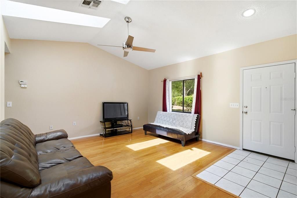 For Sale: $195,000 (2 beds, 2 baths, 1292 Square Feet)
