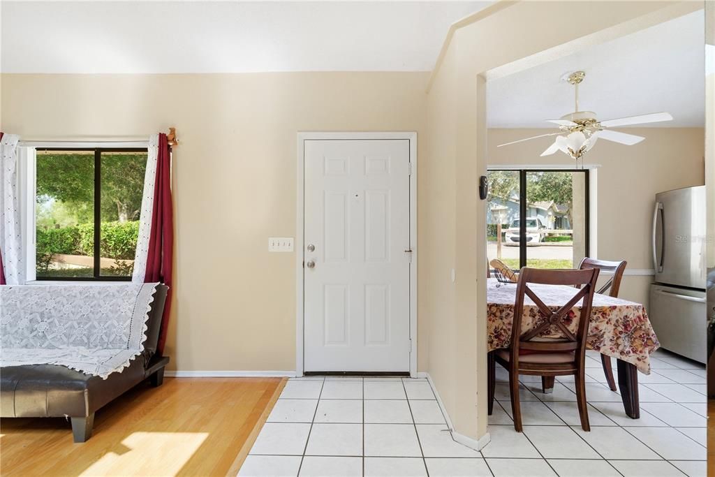 For Sale: $195,000 (2 beds, 2 baths, 1292 Square Feet)