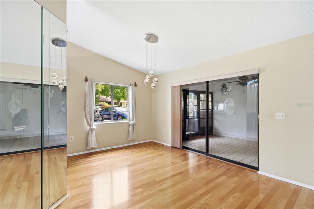 For Sale: $195,000 (2 beds, 2 baths, 1292 Square Feet)
