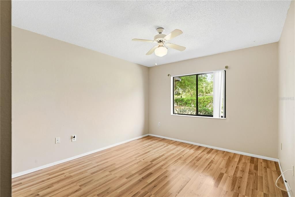 For Sale: $195,000 (2 beds, 2 baths, 1292 Square Feet)