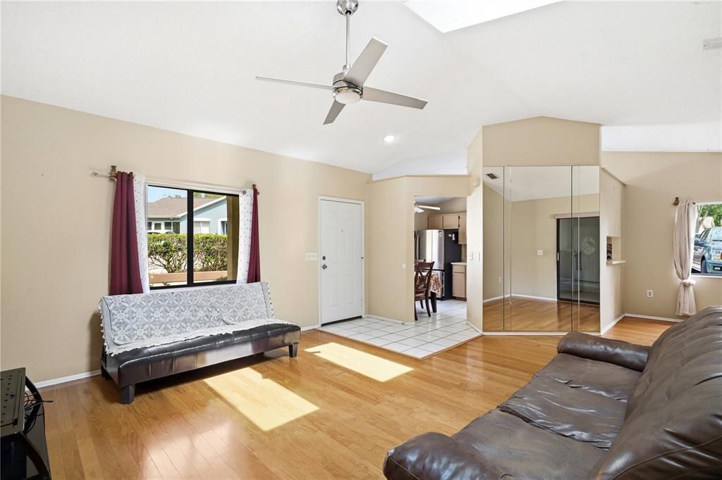 For Sale: $195,000 (2 beds, 2 baths, 1292 Square Feet)