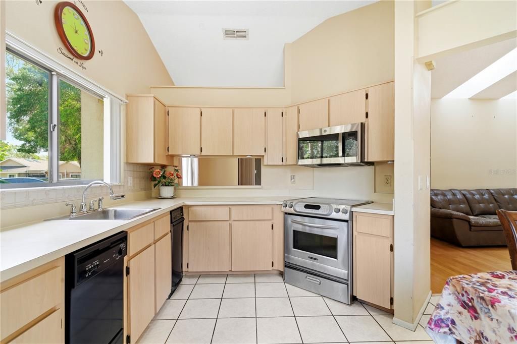 For Sale: $195,000 (2 beds, 2 baths, 1292 Square Feet)