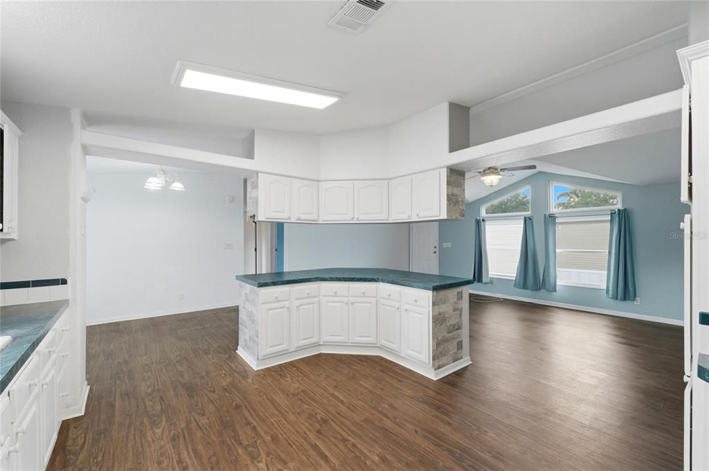 En Venta: $225,000 (3 camas, 2 baños, 1404 Pies cuadrados)