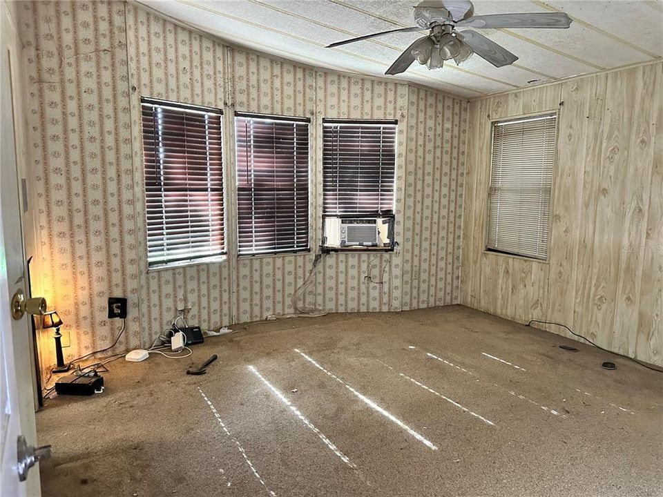 Active With Contract: $99,000 (2 beds, 2 baths, 1144 Square Feet)