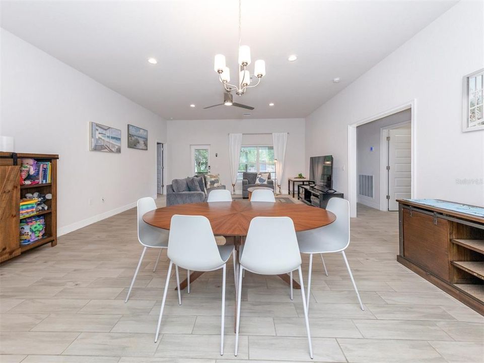 For Rent: $2,800 (3 beds, 2 baths, 1831 Square Feet)