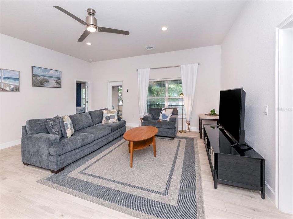 For Rent: $2,800 (3 beds, 2 baths, 1831 Square Feet)