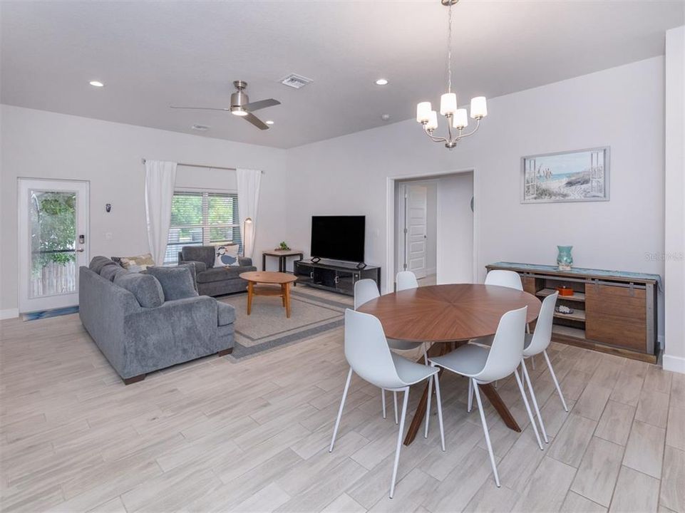 For Rent: $2,800 (3 beds, 2 baths, 1831 Square Feet)