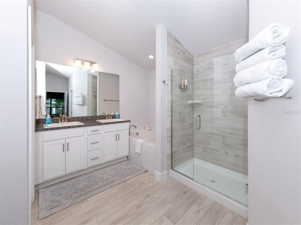 For Rent: $2,800 (3 beds, 2 baths, 1831 Square Feet)