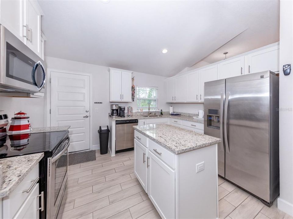 For Rent: $2,800 (3 beds, 2 baths, 1831 Square Feet)