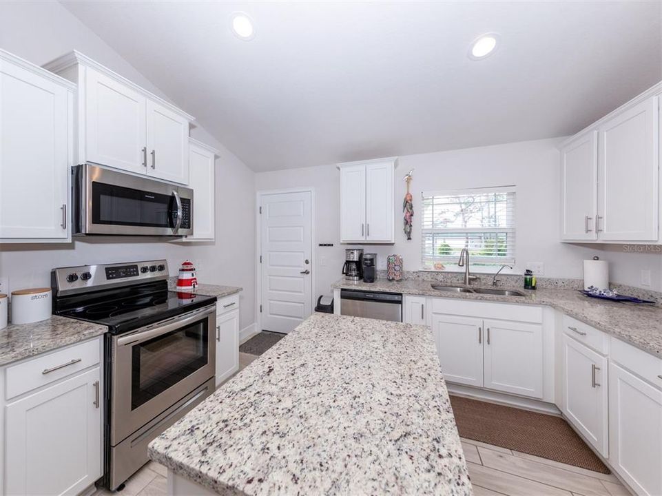 For Rent: $2,800 (3 beds, 2 baths, 1831 Square Feet)