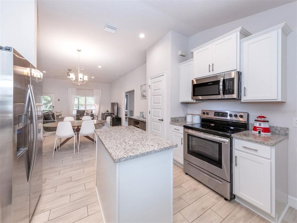 For Rent: $2,800 (3 beds, 2 baths, 1831 Square Feet)