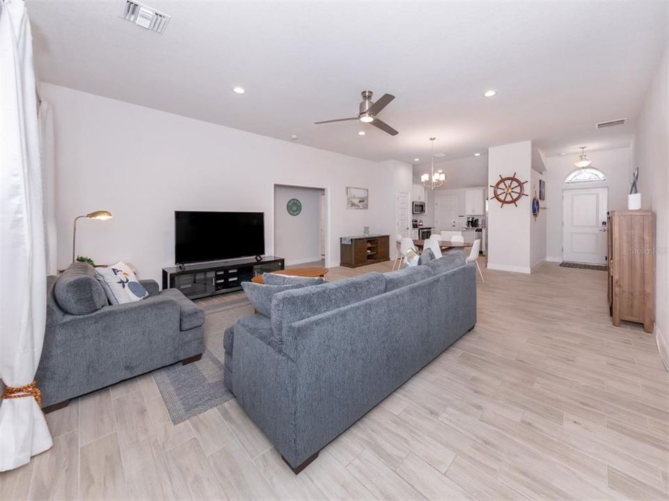 For Rent: $2,800 (3 beds, 2 baths, 1831 Square Feet)