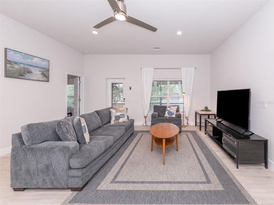 For Rent: $2,800 (3 beds, 2 baths, 1831 Square Feet)