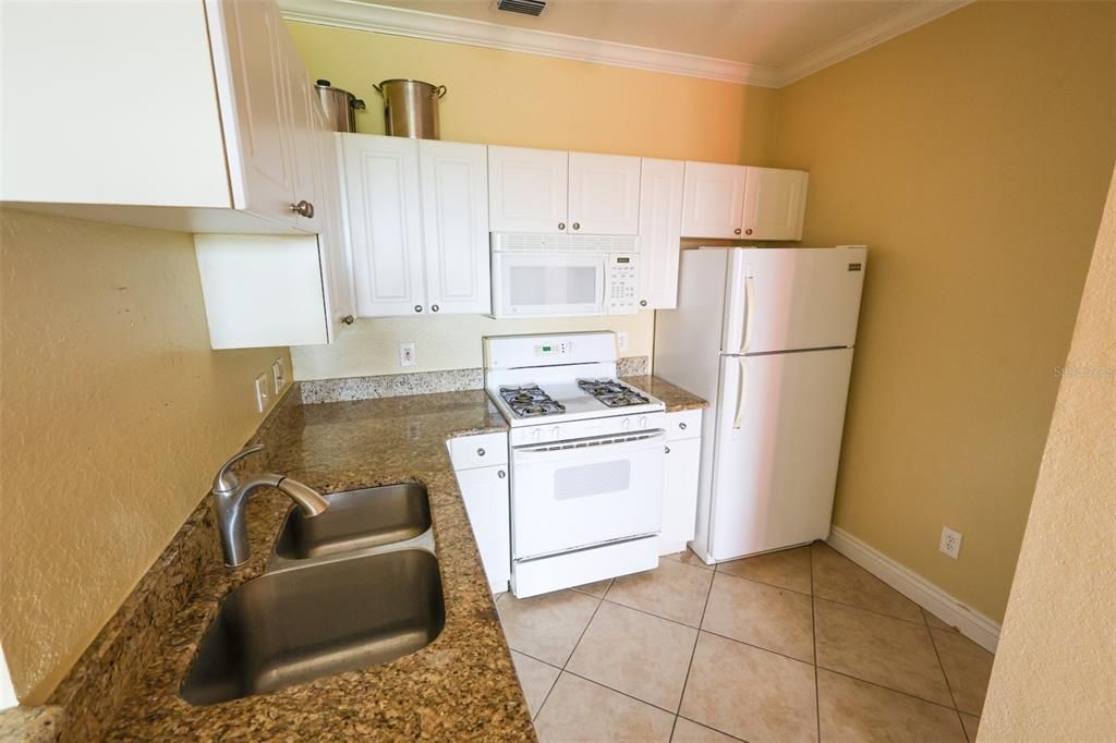 For Rent: $2,250 (2 beds, 2 baths, 1110 Square Feet)