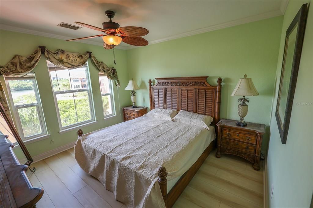 For Rent: $2,250 (2 beds, 2 baths, 1110 Square Feet)