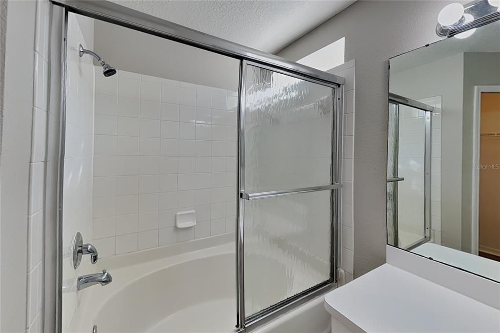 В аренду: $2,219 (4 спален, 2 ванн, 1460 Квадратных фут)