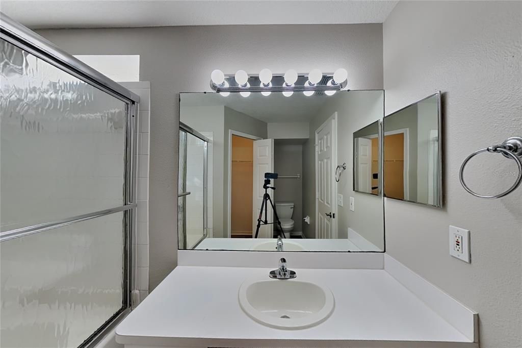 В аренду: $2,219 (4 спален, 2 ванн, 1460 Квадратных фут)