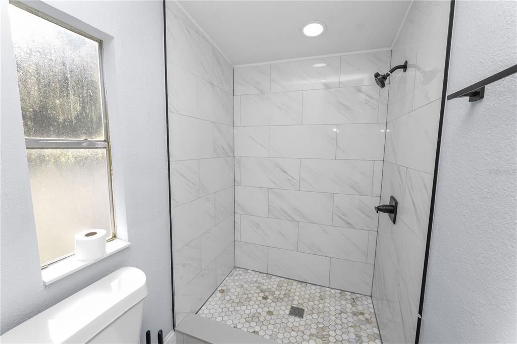 На продажу: $259,900 (4 спален, 2 ванн, 1404 Квадратных фут)