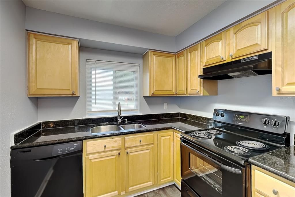 В аренду: $1,949 (4 спален, 1 ванн, 1104 Квадратных фут)