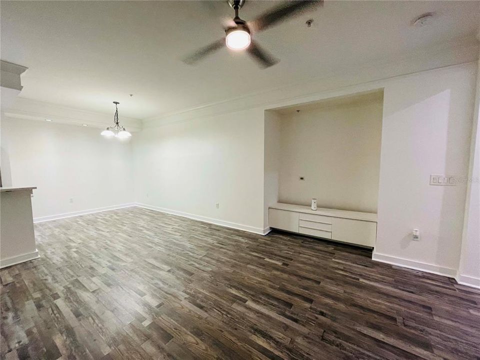 For Rent: $1,700 (1 beds, 1 baths, 790 Square Feet)