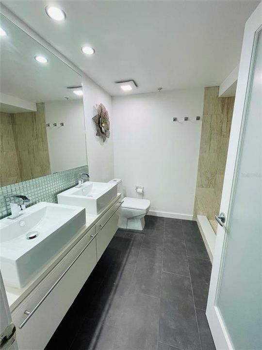 For Rent: $1,700 (1 beds, 1 baths, 790 Square Feet)