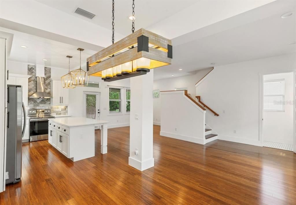 В аренду: $4,200 (3 спален, 2 ванн, 1893 Квадратных фут)