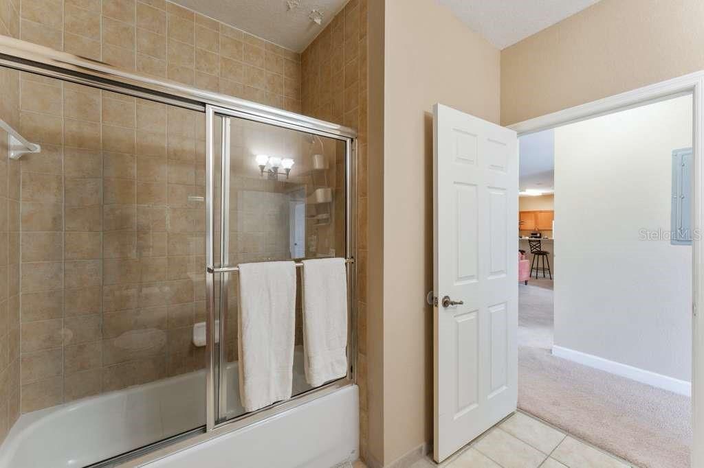 For Rent: $2,400 (3 beds, 2 baths, 1269 Square Feet)