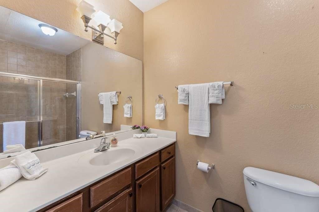 For Rent: $2,400 (3 beds, 2 baths, 1269 Square Feet)
