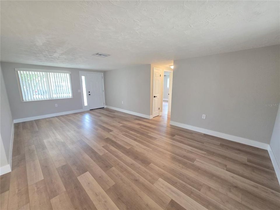 На продажу: $289,900 (3 спален, 2 ванн, 1368 Квадратных фут)