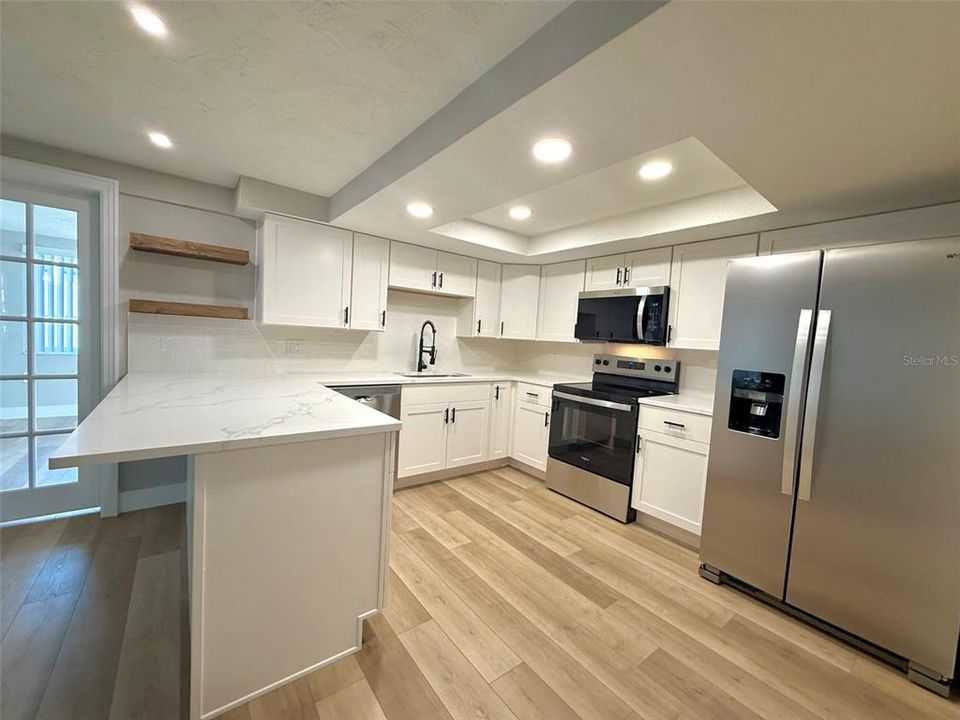На продажу: $289,900 (3 спален, 2 ванн, 1368 Квадратных фут)