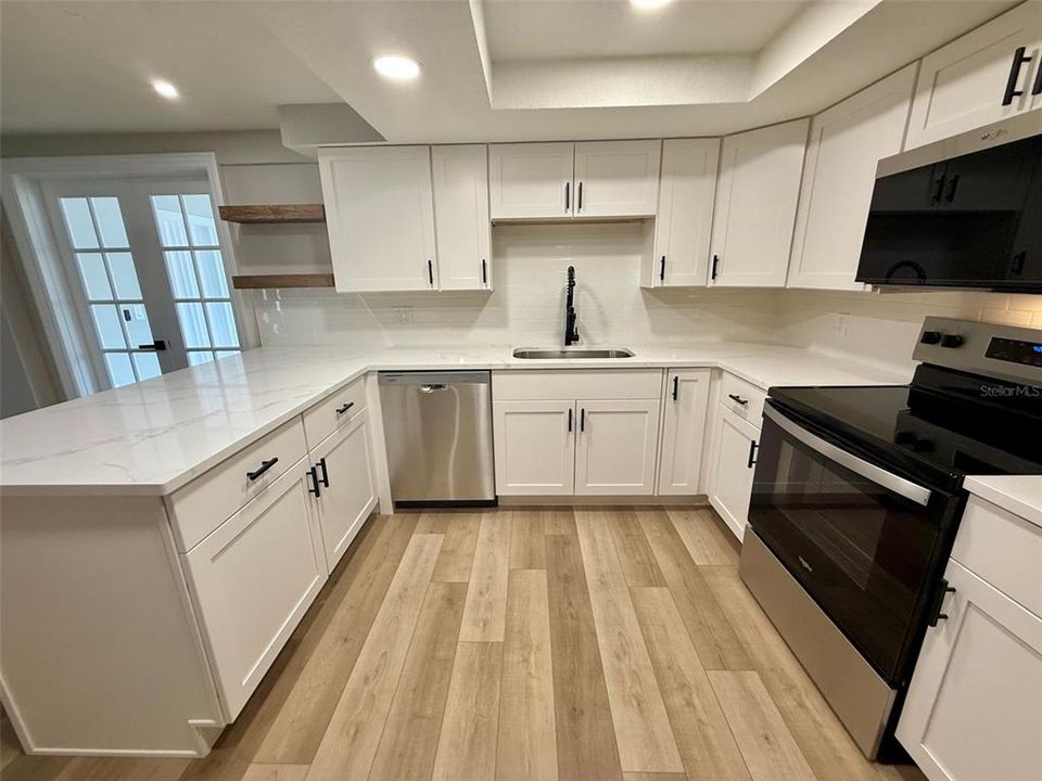 На продажу: $289,900 (3 спален, 2 ванн, 1368 Квадратных фут)