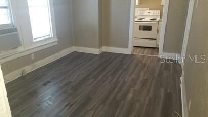 For Rent: $950 (0 beds, 1 baths, 300 Square Feet)