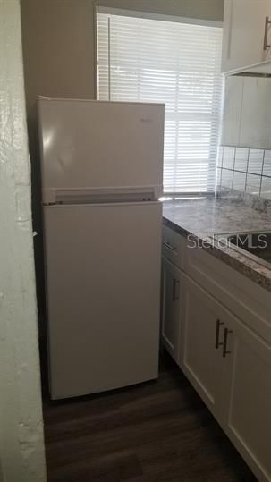 For Rent: $950 (0 beds, 1 baths, 300 Square Feet)