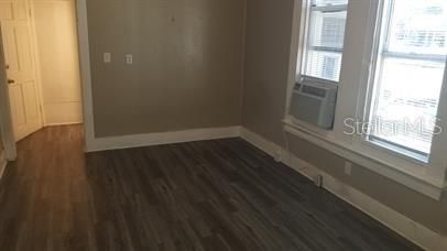 For Rent: $950 (0 beds, 1 baths, 300 Square Feet)