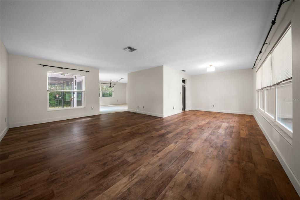 For Sale: $245,000 (3 beds, 2 baths, 1692 Square Feet)