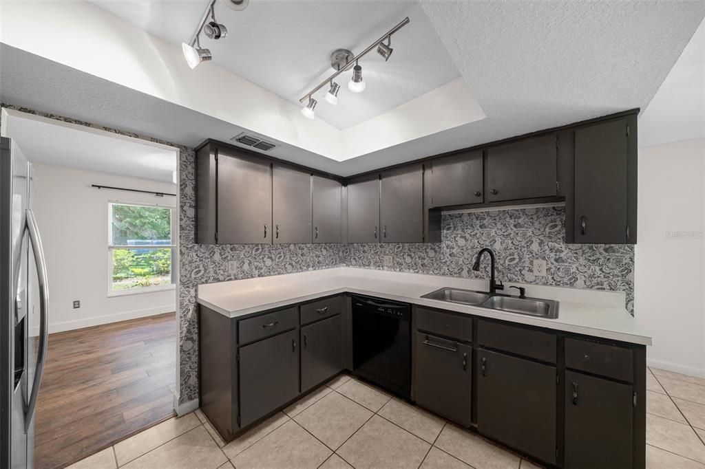 For Sale: $245,000 (3 beds, 2 baths, 1692 Square Feet)
