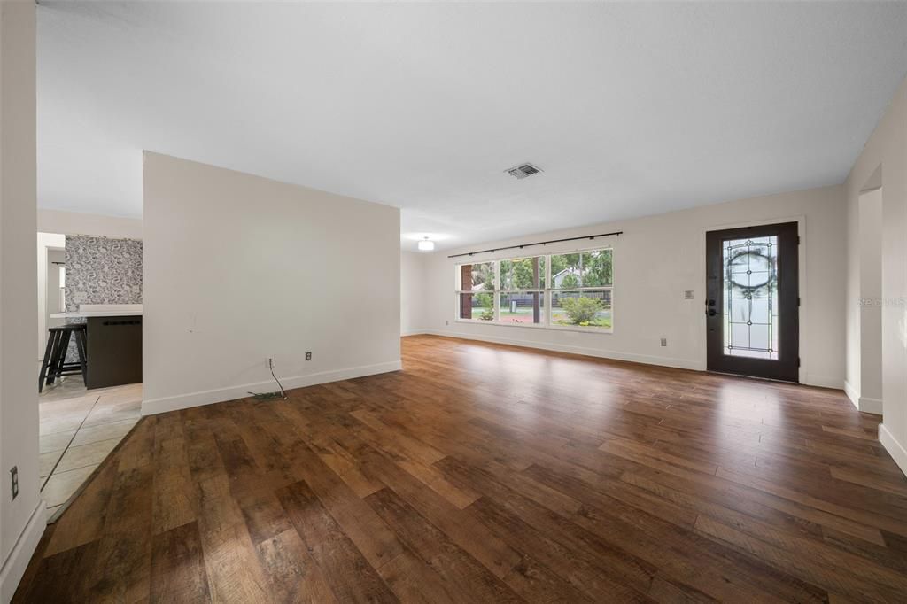 For Sale: $245,000 (3 beds, 2 baths, 1692 Square Feet)