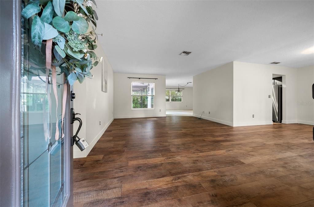 For Sale: $245,000 (3 beds, 2 baths, 1692 Square Feet)