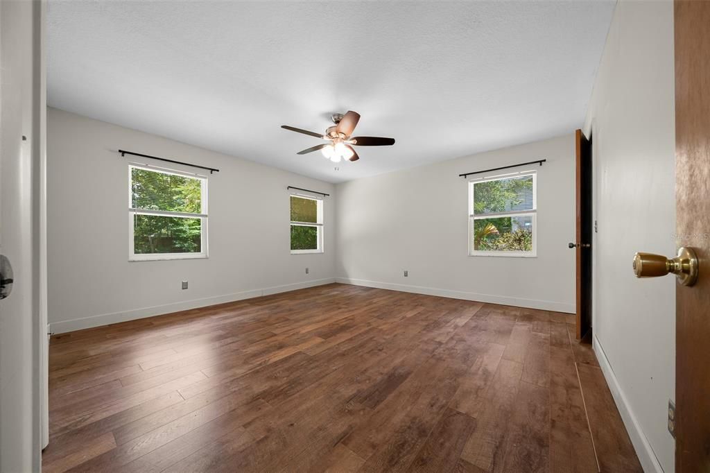 For Sale: $245,000 (3 beds, 2 baths, 1692 Square Feet)