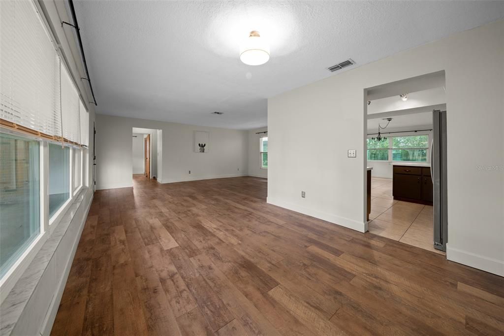 For Sale: $245,000 (3 beds, 2 baths, 1692 Square Feet)