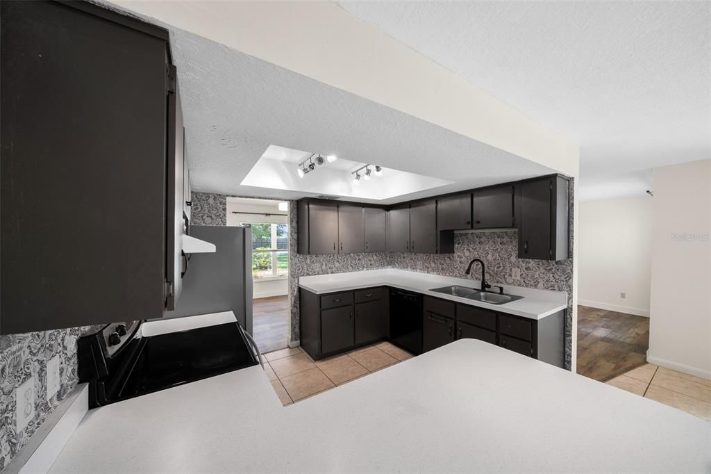 For Sale: $245,000 (3 beds, 2 baths, 1692 Square Feet)