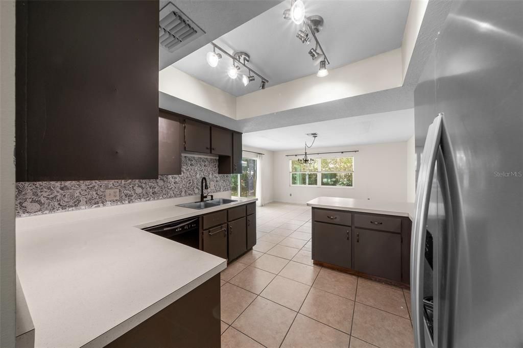 For Sale: $245,000 (3 beds, 2 baths, 1692 Square Feet)